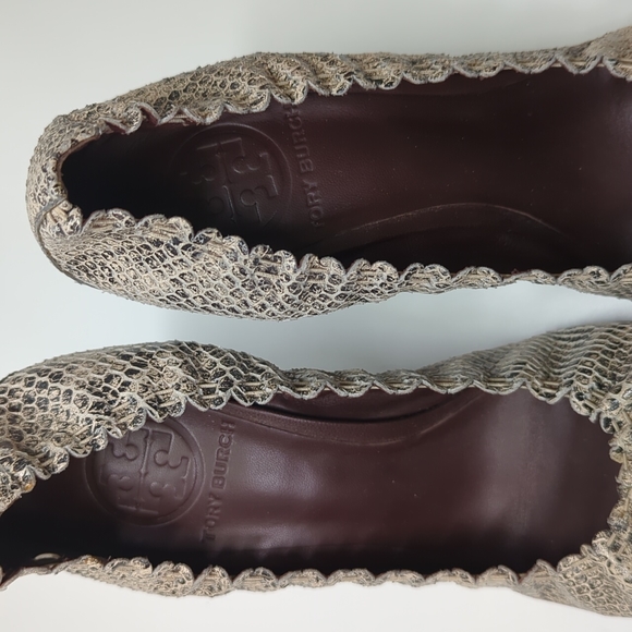 Tory Burch Scalloped Bow Accent Heels - Picture 6 of 11